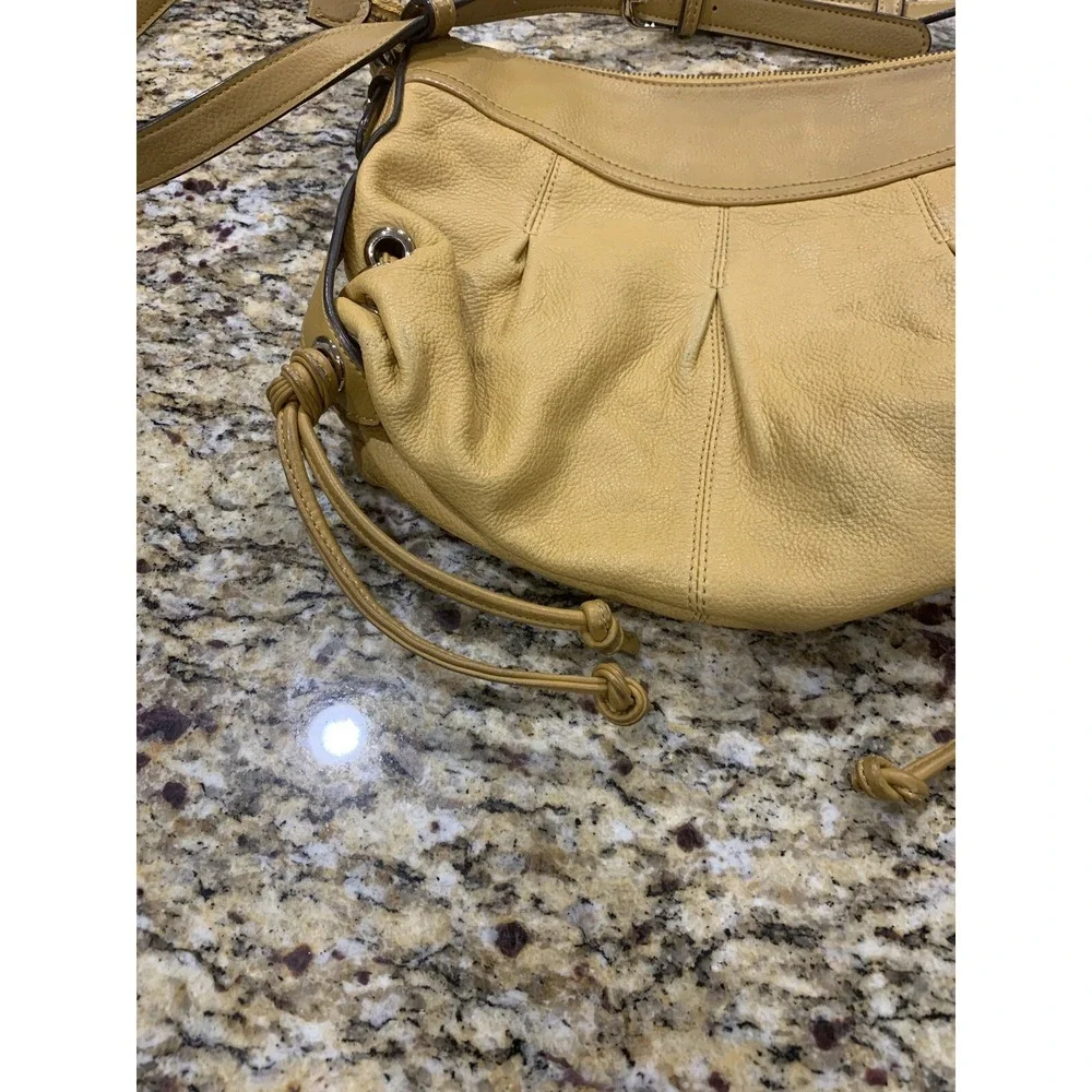 London Fog Women's Shoulder Bag Beije Honey Color
